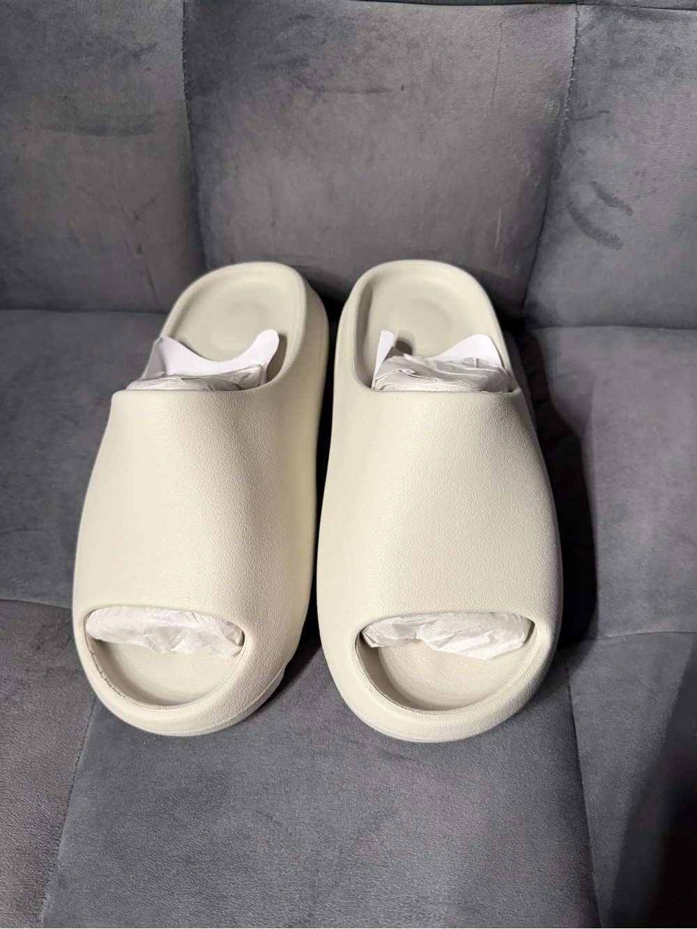 YZY Slide YS-01 CREAM in Men's Size 10